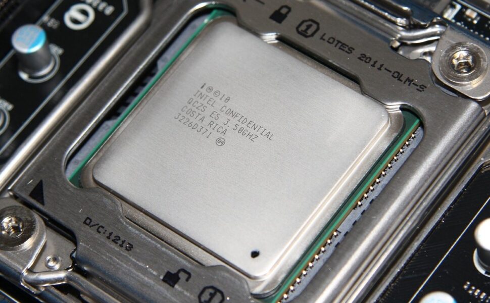 Intel Core i7 3970x vs 5820K Benchmark & Comparison